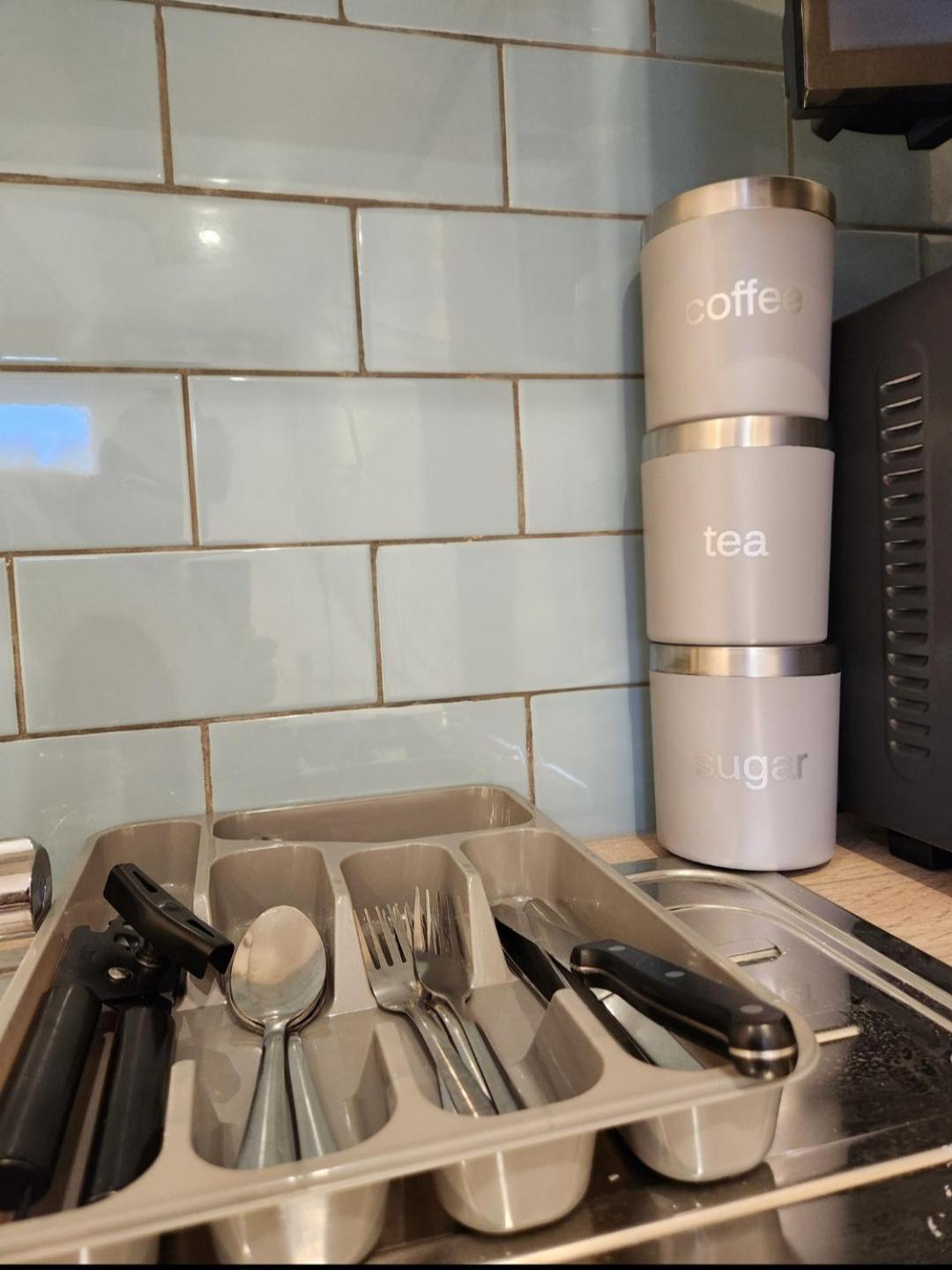 Ensuite Studio Flat Crawley-Gatwick Ifield Exteriör bild